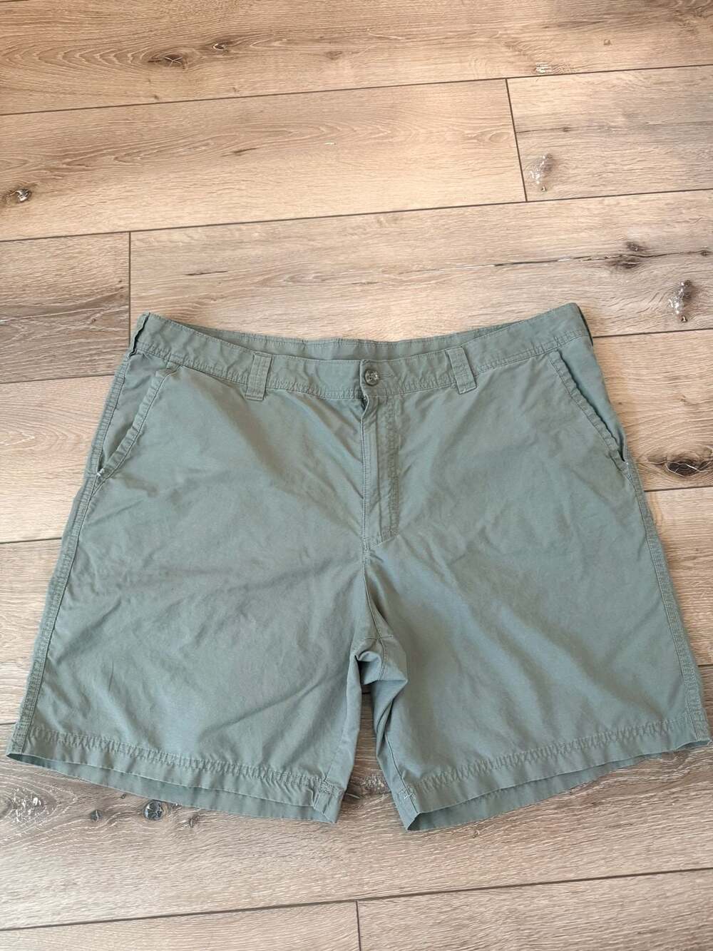 Columbia Casual Shorts Size 40W 8L Green Twill Chino Flat Front Pockets